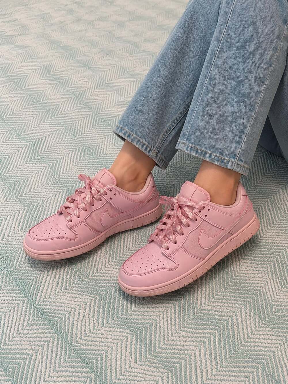 Nike Dunk Low SE Prism Pink Women's Size 8